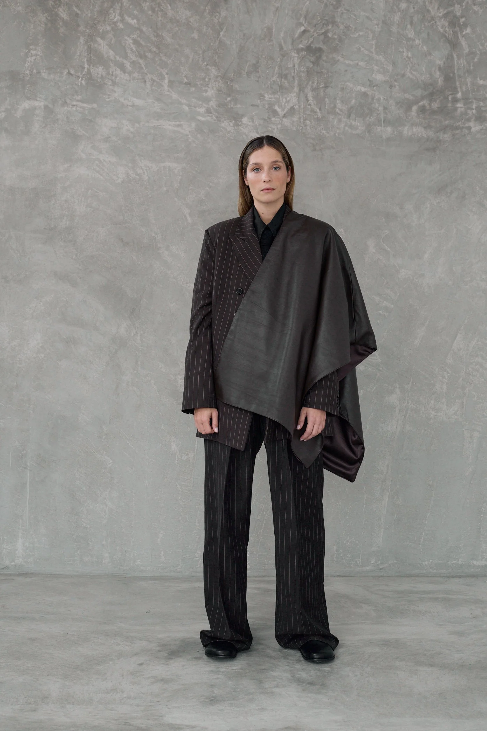 THE BLACK LEATHER SCARF — STUDIO CUT